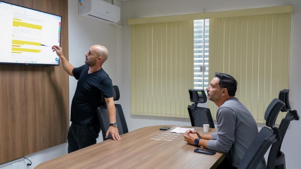 Câmara de Balneário Camboriú,Comissão de Justiça e Redação,CJR Balneário Camboriú,projetos de lei Balneário Camboriú,Legislativo de Balneário Camboriú,Câmara Municipal de Balneário Camboriú,política em Balneário Camboriú,Santa Catarina,tramitação de projetos,comissão legislativa,parecer favorável CJR,projetos legislativos SC,processo legislativo municipal,votação em plenário,vereadores de Balneário Camboriú,notícias da Câmara de Balneário Camboriú,política municipal SC,comissão de justiça câmara municipal