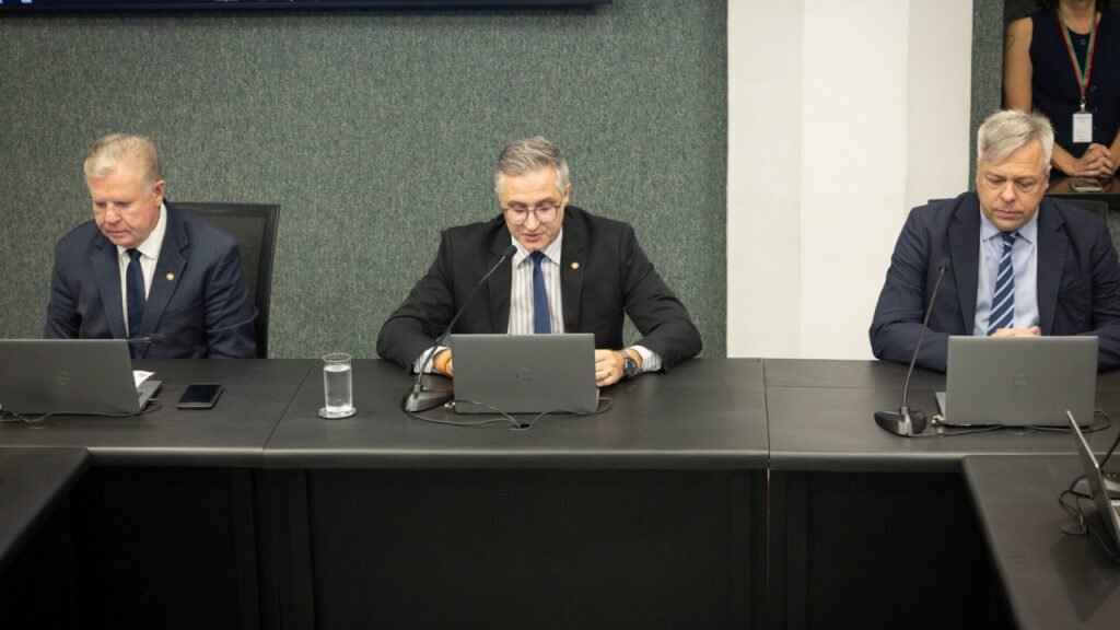 Alesc audiência pública 2026,eventos climáticos extremos Santa Catarina,prevenção enchentes SC,El Niño Santa Catarina,gestão de riscos SC,Defesa Civil Santa Catarina,mudanças climáticas SC,proteção civil SC,áreas de risco Santa Catarina,Matheus Cadorin audiência pública,políticas ambientais SC,prevenção desastres naturais SC,enchentes Santa Catarina,planejamento urbano risco climático,adaptação climática SC