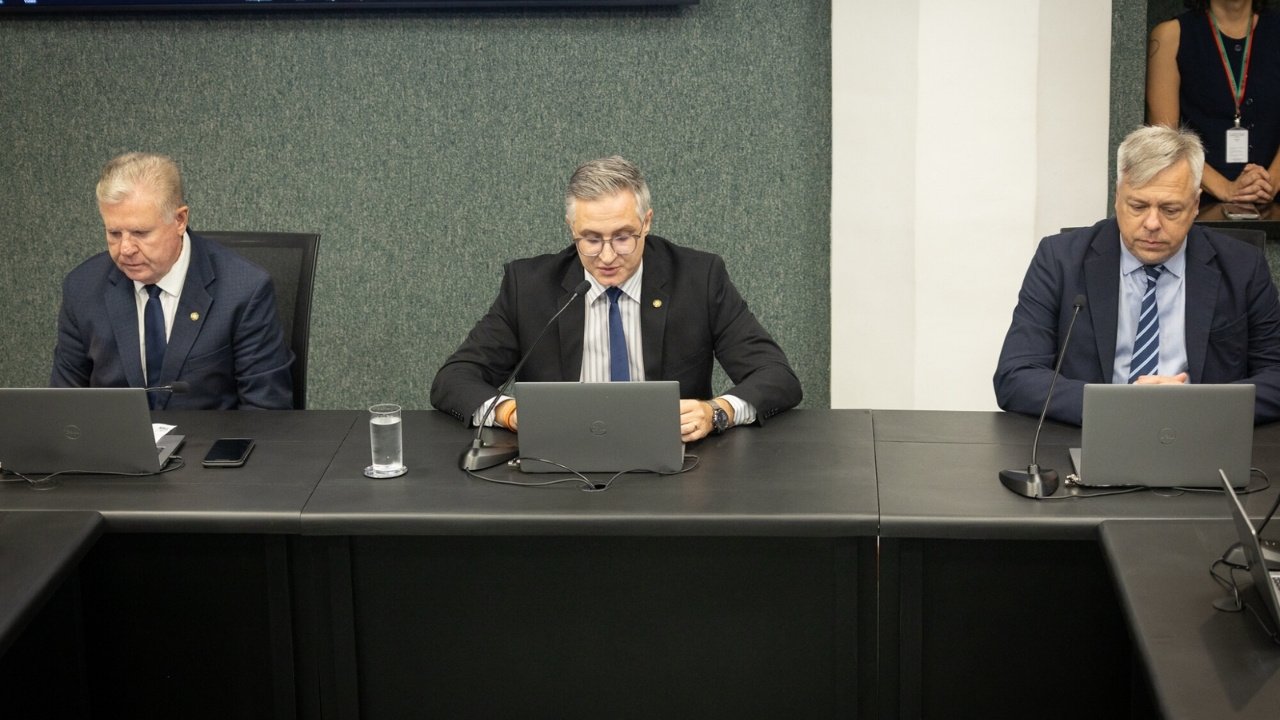 Alesc audiência pública 2026,eventos climáticos extremos Santa Catarina,prevenção enchentes SC,El Niño Santa Catarina,gestão de riscos SC,Defesa Civil Santa Catarina,mudanças climáticas SC,proteção civil SC,áreas de risco Santa Catarina,Matheus Cadorin audiência pública,políticas ambientais SC,prevenção desastres naturais SC,enchentes Santa Catarina,planejamento urbano risco climático,adaptação climática SC