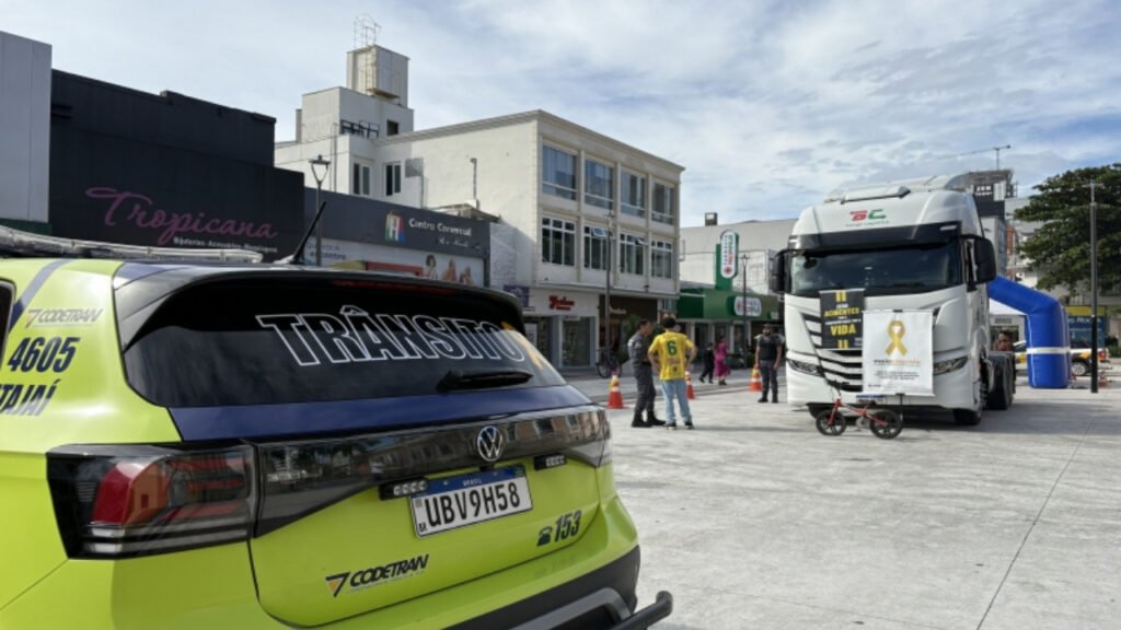 Itajaí,Edutran,Codetran,Maio Amarelo 2026,Maio Amarelo em Itajaí,educação para o trânsito,trânsito seguro,Calçadão Hercílio Luz,segurança no trânsito,campanha de trânsito em Itajaí,conscientização no trânsito,ações educativas Santa Catarina,mobilidade urbana Itajaí,prevenção de acidentes,sinistros de trânsito,trânsito humanizado,campanha educativa de trânsito,trânsito em Santa Catarina,Codetran Itajaí,Edutran Itajaí,ações do Maio Amarelo