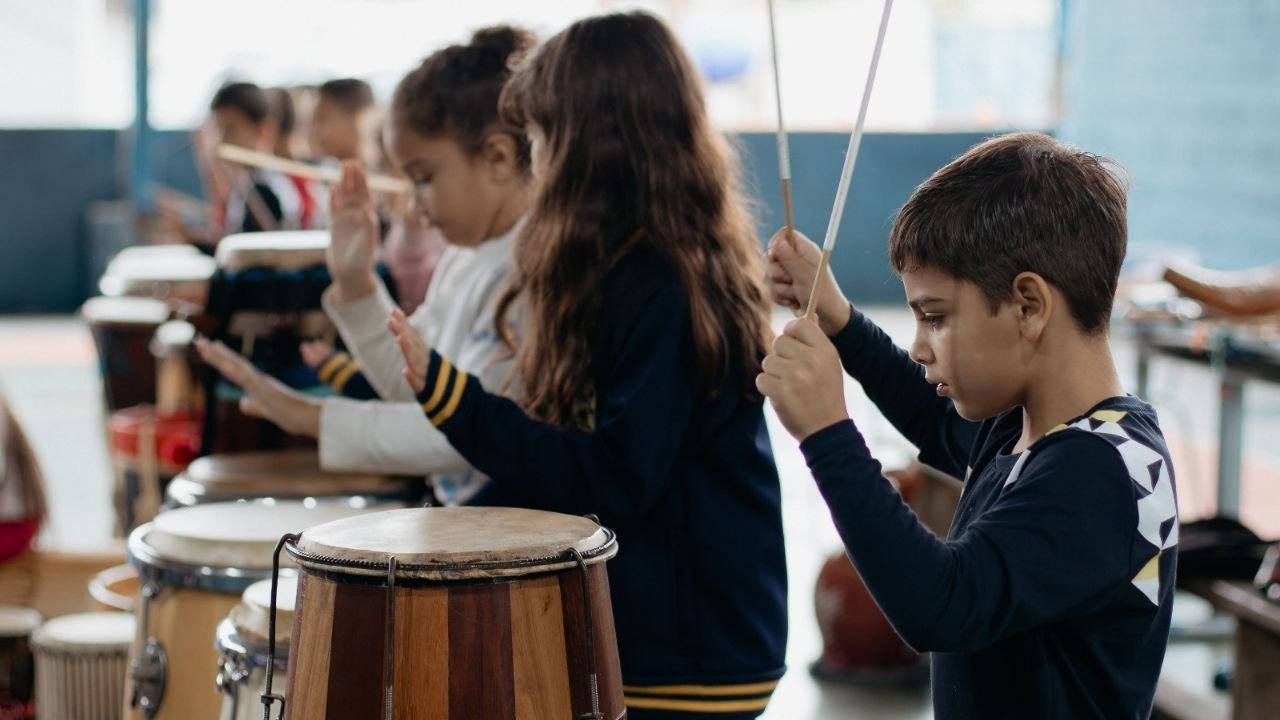 Itajaí oficinas culturais,percussão afro-brasileira,Projeto Percussão Catarina,cultura afro-brasileira em Santa Catarina,Luciano Candemil,oficinas de música em Itajaí,educação cultural SC,estudantes de Itajaí,ritmos afro-brasileiros,cultura de matriz afro,projetos culturais em Santa Catarina,Lei Rouanet cultura,música instrumental afro-brasileira,oficinas para estudantes,aniversário de Itajaí,Celesc projetos culturais,cultura e educação em SC
