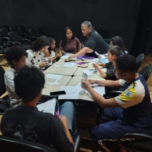 Navegantes,Santa Catarina,oficinas gratuitas em Navegantes,cultura popular,Raízes em Movimento,oficinas culturais para crianças,oficinas culturais para adolescentes,projeto cultural Navegantes,capoeira em Navegantes,percussão em Navegantes,Fundação Cultural de Navegantes,Instituto Ecovida,Ministério da Cultura,cursos gratuitos em Navegantes,atividades para jovens em Navegantes,cultura afro-brasileira,tradições açorianas,economia solidária,projetos culturais Santa Catarina,inscrições abertas Navegantes