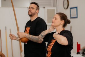 Navegantes,Santa Catarina,oficinas gratuitas em Navegantes,cultura popular,Raízes em Movimento,oficinas culturais para crianças,oficinas culturais para adolescentes,projeto cultural Navegantes,capoeira em Navegantes,percussão em Navegantes,Fundação Cultural de Navegantes,Instituto Ecovida,Ministério da Cultura,cursos gratuitos em Navegantes,atividades para jovens em Navegantes,cultura afro-brasileira,tradições açorianas,economia solidária,projetos culturais Santa Catarina,inscrições abertas Navegantes