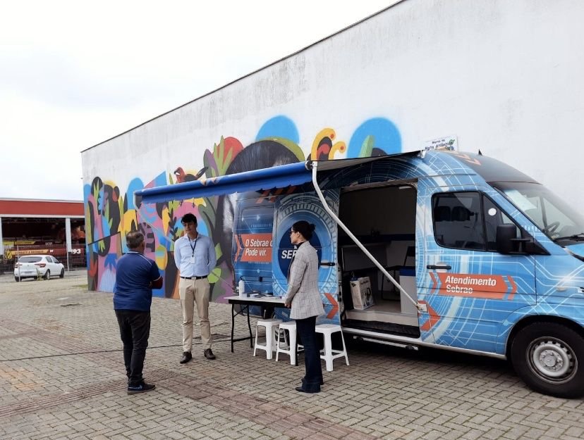 Unidade móvel do Sebrae percorre seis bairros de Joinville com atendimento gratuito a empreendedores