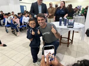 Itapema,óculos gratuitos em Itapema,projeto Olhar e Ouvir Inclusivo,saúde visual nas escolas,educação em Itapema,estudantes da rede municipal,ASTTIOS,CAAVI Itapema,inclusão social em Itapema,atendimento visual infantil,triagem visual em escolas,Ensino Fundamental em Itapema,Prefeitura de Itapema,Alexandre Xepa,qualidade de vida dos estudantes,saúde ocular infantil,projeto social em Santa Catarina,avaliação visual para crianças