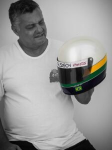 ArcelorMittal,Alan Mosca,Joinville,Festival Literário de Santa Catarina,As Cores da Velocidade,automobilismo brasileiro,Ayrton Senna,Emerson Fittipaldi,Nelson Piquet,Sid Special Paint,capacetes automobilismo,exposição em Joinville,evento cultural Santa Catarina,sessão de autógrafos,Fórmula 1,Stock Car,cultura e esporte,segurança no trânsito,livro automobilismo,Expocentro Edmundo Doubrawa