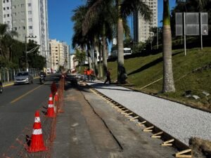 Itapema,ciclofaixa Itapema,mobilidade urbana Itapema,obra em Itapema,ciclofaixa no Estreito,Praia do Morretes,infraestrutura urbana,segurança viária,ciclovia Itapema,investimento em mobilidade,trânsito em Itapema,obras públicas Itapema,mobilidade sustentável,Prefeitura de Itapema,ciclistas em Itapema,BR-101 Itapema,urbanismo Santa Catarina,infraestrutura cicloviária,Plano de Mobilidade Itapema,Masterplan Itapema,obras em Santa Catarina