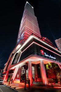 Tonino Lamborghini Residences,Tonino Lamborghini Balneário Camboriú,branded residences Brasil,mercado imobiliário de luxo,Balneário Camboriú imóveis,Santa Catarina mercado imobiliário,primeiro residencial Tonino Lamborghini,Embraed,luxo imobiliário,empreendimento de alto padrão,imóveis de ultra luxo,branded residences em Santa Catarina,investimento imobiliário,design italiano,mercado global de luxo,construção civil de luxo,inovação imobiliária,verticalização em Balneário Camboriú