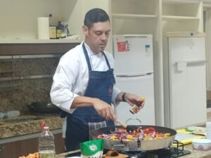 Angeloni,cursos de gastronomia,cursos gratuitos de gastronomia,Cozinha Dona Helena,gastronomia em Itajaí,cursos culinários em Itajaí,Clube Angeloni,Ricardo Harbs,Nayara Rodrigues,Mateus dos Reis,culinária asiática,festas juninas,strogonoff de carne,strogonoff de frango,eventos gastronômicos,gastronomia em Santa Catarina,curso de culinária gratuito,receitas de inverno,curso de gastronomia Angeloni,agenda gastronômica de junho