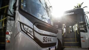 Blumenau,transporte coletivo Blumenau,Sindetranscol,agente de bordo,cobradores de ônibus,projeto de lei Blumenau,iniciativa popular,Câmara de Vereadores de Blumenau,mobilidade urbana,transporte público,segundo profissional nos ônibus,trabalhadores do transporte coletivo,abaixo-assinado Blumenau,transporte urbano,convenção coletiva,sistema de ônibus Blumenau,emprego no transporte coletivo