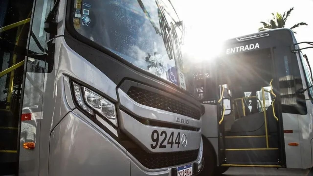Blumenau,transporte coletivo Blumenau,Sindetranscol,agente de bordo,cobradores de ônibus,projeto de lei Blumenau,iniciativa popular,Câmara de Vereadores de Blumenau,mobilidade urbana,transporte público,segundo profissional nos ônibus,trabalhadores do transporte coletivo,abaixo-assinado Blumenau,transporte urbano,convenção coletiva,sistema de ônibus Blumenau,emprego no transporte coletivo