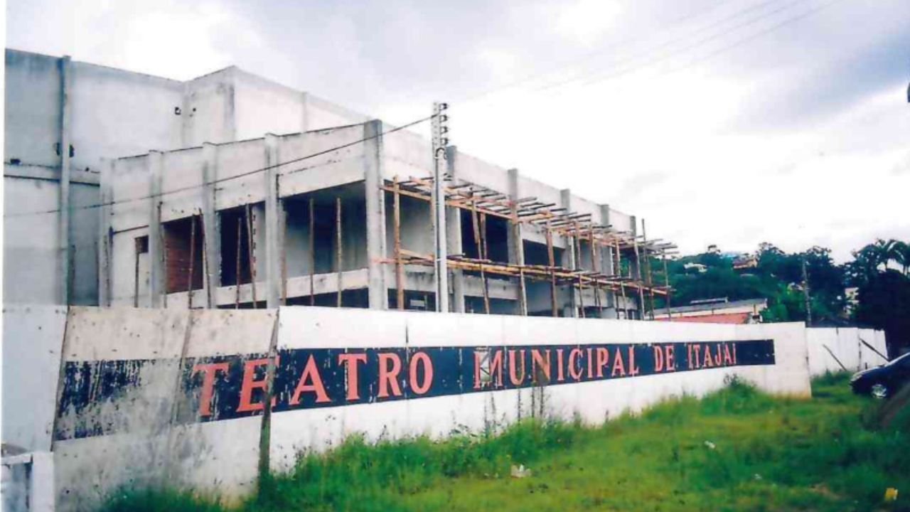 Teatro Municipal de Itajaí,teatro em Itajaí,cultura em Itajaí,eventos culturais,programação cultural,teatro municipal,espaços culturais,Santa Catarina,atrações culturais,espetáculos em Itajaí,shows em Itajaí,agenda cultural,turismo cultural,equipamentos culturais,cultura catarinense,apresentações teatrais,teatro em Santa Catarina
