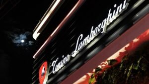 Tonino Lamborghini Residences,Tonino Lamborghini Balneário Camboriú,branded residences Brasil,mercado imobiliário de luxo,Balneário Camboriú imóveis,Santa Catarina mercado imobiliário,primeiro residencial Tonino Lamborghini,Embraed,luxo imobiliário,empreendimento de alto padrão,imóveis de ultra luxo,branded residences em Santa Catarina,investimento imobiliário,design italiano,mercado global de luxo,construção civil de luxo,inovação imobiliária,verticalização em Balneário Camboriú