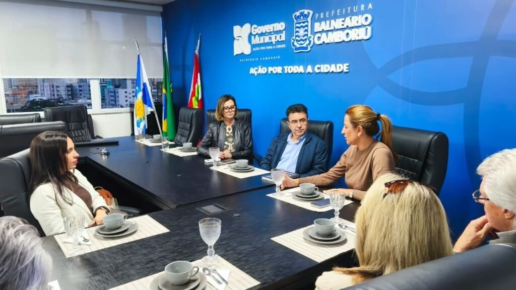 Oral Roberts University,ORU,universidade dos Estados Unidos,Balneário Camboriú,universidade internacional,ensino superior em Balneário Camboriú,investimento em educação,expansão internacional universitária,universidade cristã,Oklahoma,Tulsa,educação em Santa Catarina,nova universidade em Balneário Camboriú,desenvolvimento educacional,projeto internacional,instituição de ensino superior,educação internacional,expansão acadêmica no Brasil