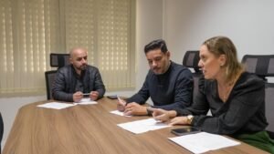 Câmara de Balneário Camboriú,comissões permanentes,Comissão de Justiça e Redação,Comissão de Defesa dos Direitos da Pessoa com Deficiência,Projeto de Lei Ordinária 73/2026,Programa Praça do Autista,tramitação legislativa,projetos de lei Balneário Camboriú,Legislativo municipal,parecer favorável,vereadores de Balneário Camboriú,plenário da Câmara,processo legislativo,política municipal,Câmara Municipal de Balneário Camboriú,Santa Catarina