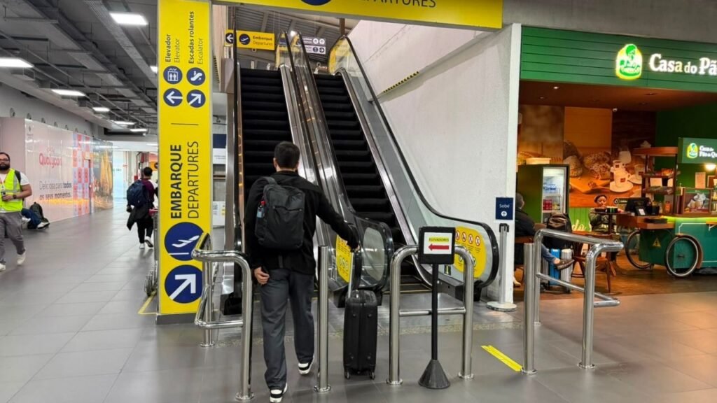 Aeroporto de Navegantes,Aeroporto Internacional de Navegantes,Corpus Christi 2026,passageiros Aeroporto de Navegantes,turismo em Santa Catarina,litoral norte catarinense,Vale do Itajaí,movimento aeroporto feriado,voos em Navegantes,Balneário Camboriú turismo,Beto Carrero World,Motiva aeroportos,infraestrutura aeroportuária,mobilidade aérea,turismo no Vale Europeu,Pomerode turismo,Blumenau turismo,aeroporto Santa Catarina