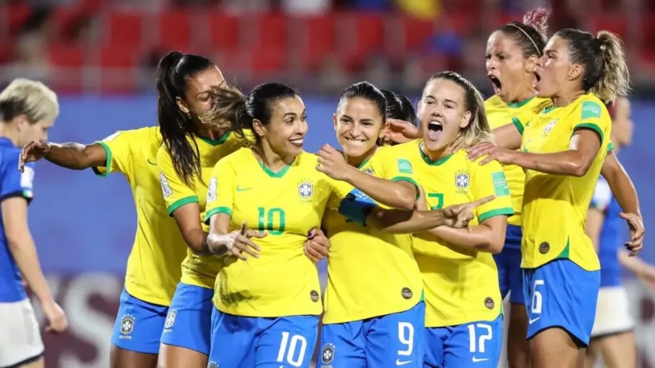 Copa do Mundo Feminina 2027,Lei Geral da Copa do Mundo Feminina,Lula,futebol feminino no Brasil,FIFA 2027,Copa do Mundo Feminina da FIFA,Ministério do Esporte,cidades-sede Copa 2027,turismo esportivo,infraestrutura esportiva,igualdade de gênero no esporte,legado da Copa Feminina,Polícia Federal,Força-Tarefa Nacional de Segurança,Brasil Copa do Mundo Feminina,América do Sul,futebol feminino brasileiro,pioneiras do futebol feminino