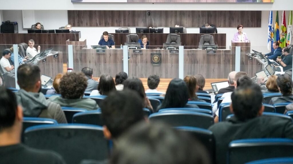 Câmara de Balneário Camboriú,sessão da Câmara BC,projetos aprovados,Guarda Municipal de Balneário Camboriú,Leonardo Barreto dos Santos,cargos comissionados,legislação municipal,CIDASC,Guia de Trânsito Animal,GTA,assistência social,população em situação de rua,fibromialgia,Associação Fibromiálgicos Borboletas de Santa Catarina,política em Balneário Camboriú,gestão pública municipal,sessão legislativa,notícias de Balneário Camboriú