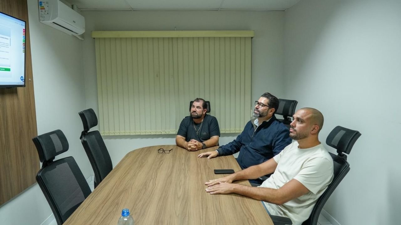 Câmara de Balneário Camboriú,comissões legislativas,projetos de lei,Comissão de Finanças e Orçamento,CFO,Comissão de Obras Serviços Públicos e Atividades Privadas,COSPAP,Comissão de Defesa do Consumidor,CDC,Legislativo Municipal,crédito suplementar,orçamento municipal,carrinhos de supermercado,política em Balneário Camboriú,tramitação legislativa,gestão pública,parecer favorável,projetos aprovados em comissão