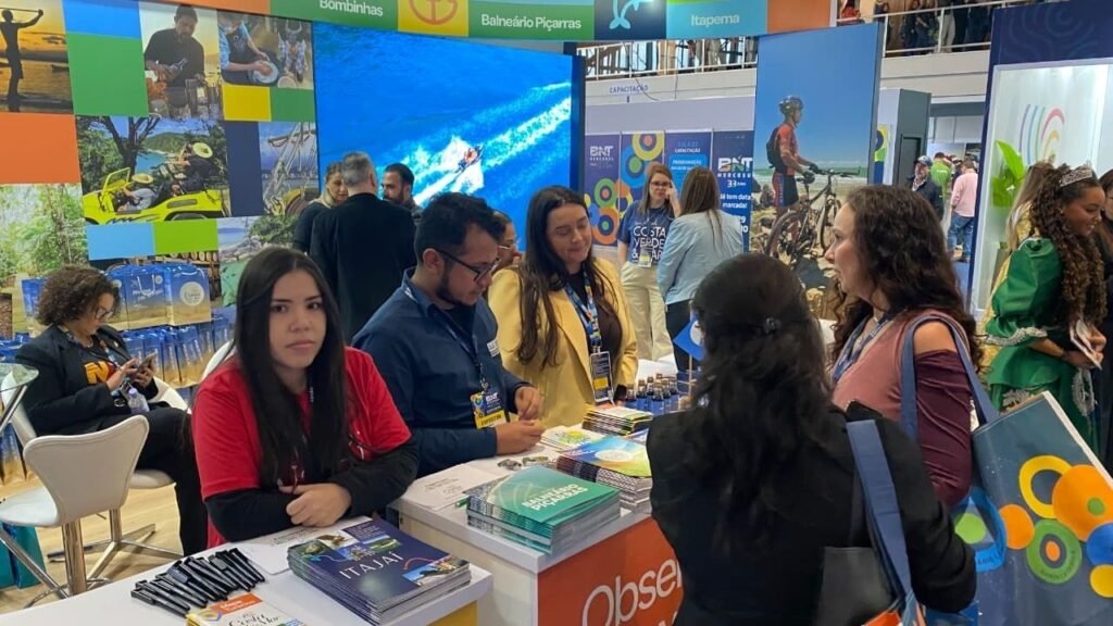 Costa Verde e Mar,Costa Verde e Mar Experiências,FITCataratas 2026,Feira Internacional de Turismo,turismo em Santa Catarina,turismo regional,Foz do Iguaçu,Citmar,Sebrae SC,Balneário Camboriú,Itajaí,Bombinhas,Penha,Navegantes,roteiro turístico Costa Verde e Mar,turismo de experiência,turismo gastronômico,turismo de natureza,promoção turística,economia do turismo
