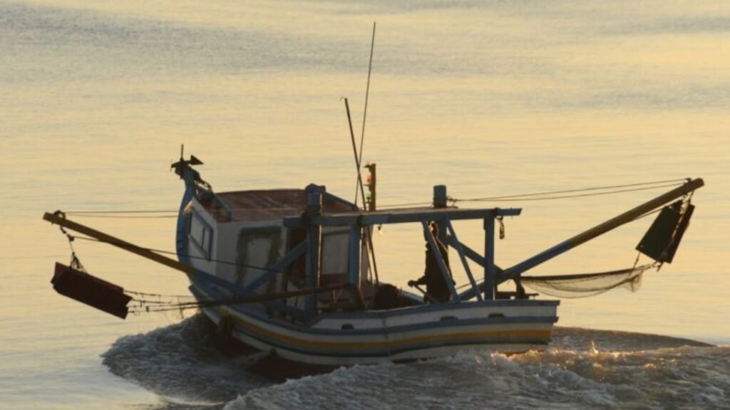 Pesca Bem Segura,geolocalizadores para pescadores,pescadores artesanais de Navegantes,segurança no mar,AIS Sistema de Identificação Automática,Navegantes SC,Governo de Santa Catarina,embarcações de pesca,tecnologia para pesca artesanal,Corpo de Bombeiros de Santa Catarina,resgate marítimo,Secretaria de Agricultura Pesca e Pecuária,segurança marítima em Santa Catarina,pescadores do litoral catarinense,cadastro Pesca Bem Segura,equipamentos para pescadores,localização de embarcações,pesca artesanal em Navegantes