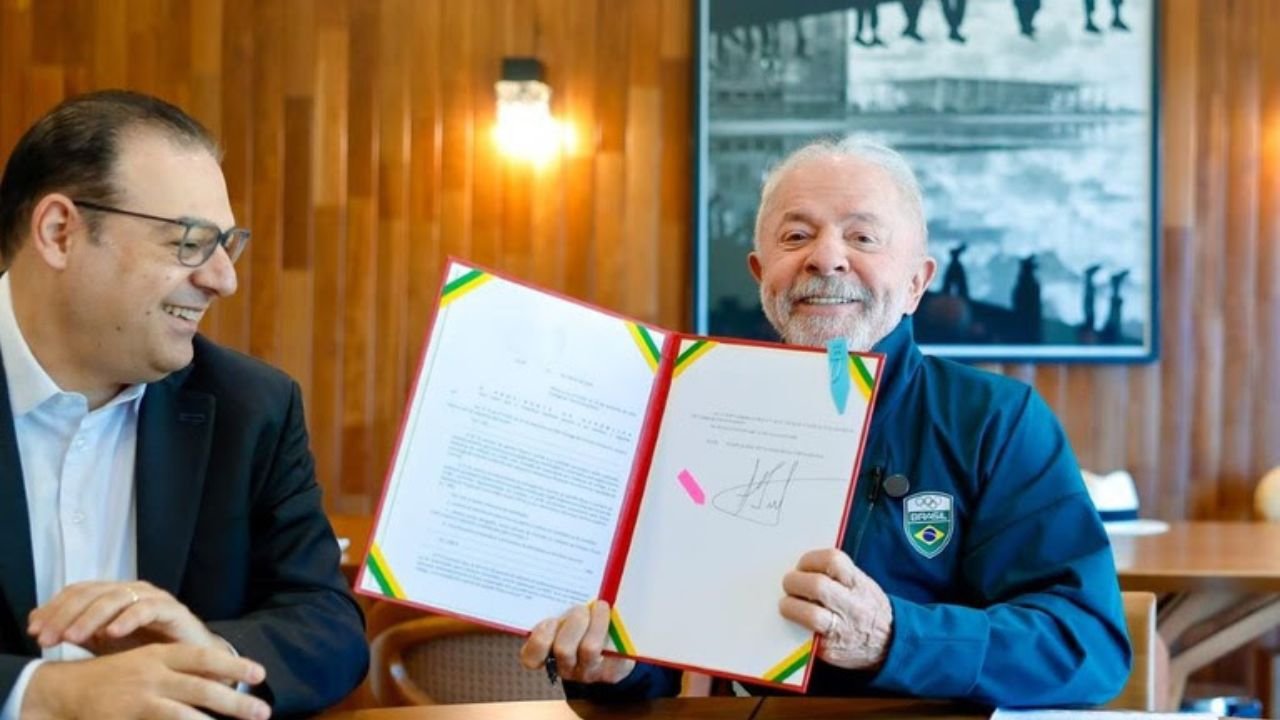 CNH,renovação automática da CNH,Lula,Código de Trânsito Brasileiro,CTB,Registro Nacional Positivo de Condutores,RNPC,CNH do Brasil,carteira de motorista,renovação da CNH,Ministério dos Transportes,Contran,habilitação de condutores,exame de aptidão física e mental,trânsito no Brasil,nova lei da CNH,emissão de CNH,legislação de trânsito,motoristas brasileiros,modernização da CNH