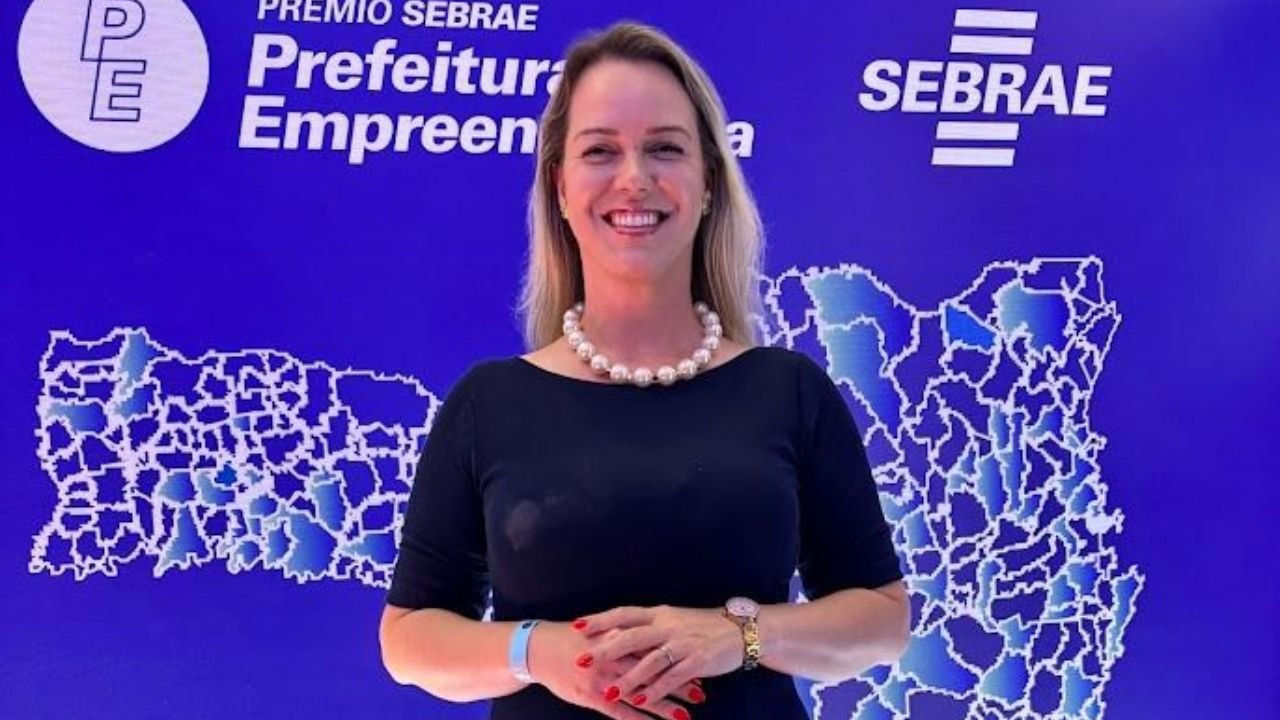 Emanuela Wolff,Secretaria de Obras de Balneário Piçarras,Balneário Piçarras,Prefeitura de Balneário Piçarras,gestão pública municipal,mudança na Secretaria de Obras,secretária interina,administração municipal,Programa de Compliance,gestão de risco de contratos,transparência pública,Lei Anticorrupção,Programa Fala.BR,fiscalização de contratos públicos,governança pública,obras públicas em Balneário Piçarras,controle interno municipal,eficiência administrativa,gestão estratégica,serviços públicos municipais