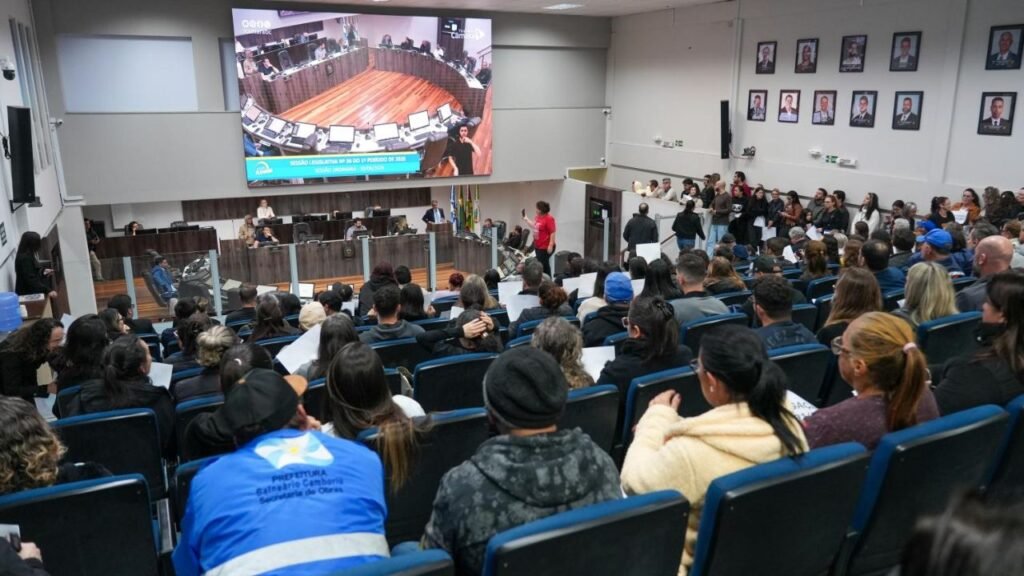 Programa Jovem Cidadão BC,Câmara de Balneário Camboriú,projeto de lei Balneário Camboriú,Jovem Cidadão BC,cidadania para jovens,educação financeira básica,mercado de trabalho para jovens,programa municipal de cidadania,Balneário Camboriú SC,Santa Catarina política,políticas públicas para juventude,formação cidadã,educação complementar,iniciativa legislativa municipal,orientação profissional para jovens,desenvolvimento social,Câmara Municipal SC