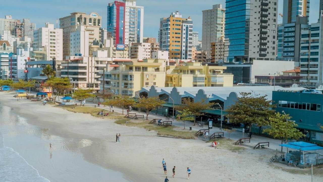Calçadão Praia Shopping Itapema,jogos da Copa do Mundo em Itapema,telão Copa do Mundo,troca de figurinhas da Copa,programação em Itapema,eventos em Santa Catarina,shopping em Itapema,atrações gratuitas,música ao vivo Itapema,praça de alimentação,turismo em Itapema,lazer para famílias,Grupo J.A. Russi,comércio local,entretenimento em Santa Catarina,boliche em Itapema,programação de junho