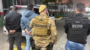 Polícia Militar de Santa Catarina,12º Batalhão de Polícia Militar,mandados de prisão,prisão em Balneário Camboriú,prisão em Camboriú,segurança pública em Santa Catarina,operação policial,tráfico de drogas,associação para o tráfico,homicídio qualificado,ROCAM,captura de foragidos,ações policiais,Litoral Norte catarinense,combate ao crime,policiamento preventivo