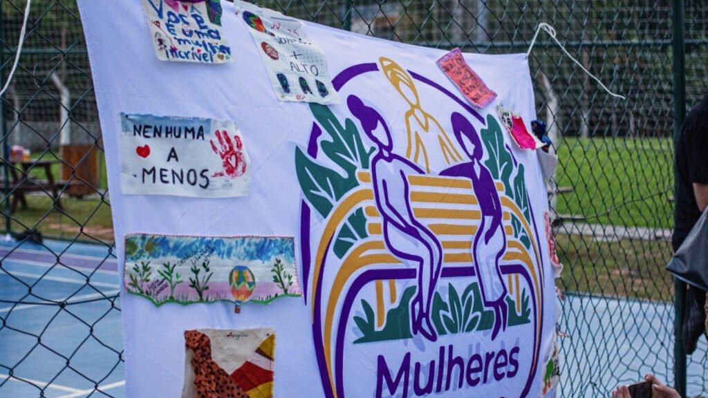 Mulheres na Praça Blumenau,evento feminino em Blumenau,bairro Fortaleza Blumenau,cultura em Blumenau,Santa Catarina,programação gratuita Blumenau,direitos das mulheres,fortalecimento feminino,cidadania feminina,atividades culturais Blumenau,feira de artesanato Blumenau,economia criativa,oficinas gratuitas,movimento feminino,eventos comunitários,saúde da mulher,Colmeia Blumenau