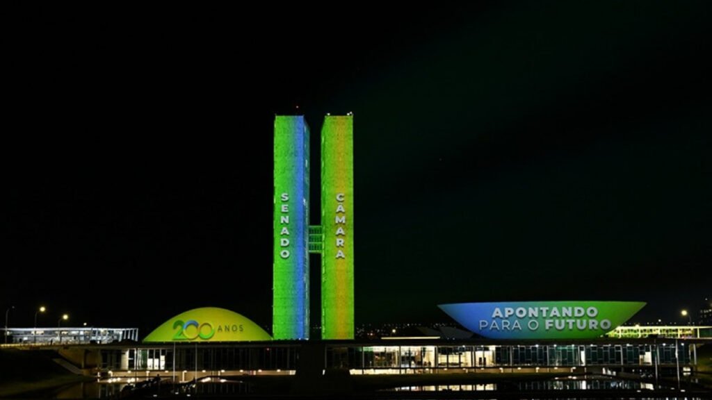 exposição Câmara dos Deputados,bicentenário da Câmara dos Deputados,Apontando para o Futuro,história do Legislativo brasileiro,democracia no Brasil,cidadania brasileira,cultura e história,exposição em Brasília,Salão Negro Câmara,eventos culturais 2026,trajetória política brasileira,Constituição de 1988,educação e saúde no Brasil,economia sustentável,patrimônio histórico nacional,instituições brasileiras,memória política