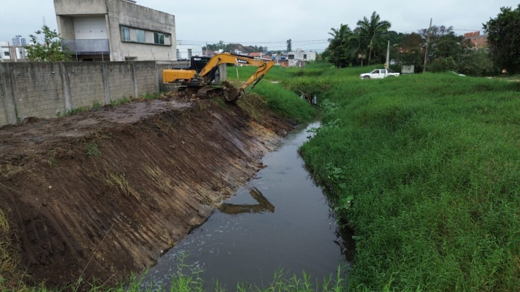 Balneário Piçarras limpeza preventiva,Secretaria de Obras Balneário Piçarras,Defesa Civil Balneário Piçarras,El Niño 2026 Santa Catarina,prevenção de alagamentos SC,drenagem urbana Balneário Piçarras,limpeza de bocas de lobo,manutenção de rios e ribeirões,hidrojato limpeza tubulações,prevenção de enchentes Santa Catarina,infraestrutura urbana Piçarras,serviços públicos municipais SC,gestão de riscos climáticos,ações preventivas chuva forte SC,escoamento de águas pluviais