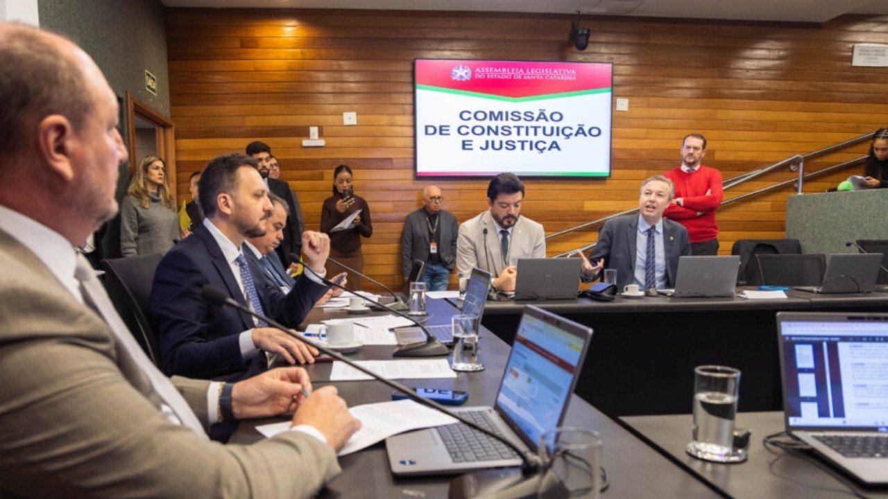 CCJ Alesc,Assembleia Legislativa de Santa Catarina,projetos aprovados em Santa Catarina,política estadual catarinense,causa animal SC,Programa Catarinense de Solidariedade Veterinária,educação para trânsito,turismo em Santa Catarina,Urubici mototurismo,políticas sociais,proteção animal,bem-estar animal,educação pública estadual,arborização urbana SC,inclusão social,Transtorno do Espectro Autista,direitos da criança,desenvolvimento social,legislação estadual,projetos de lei SC