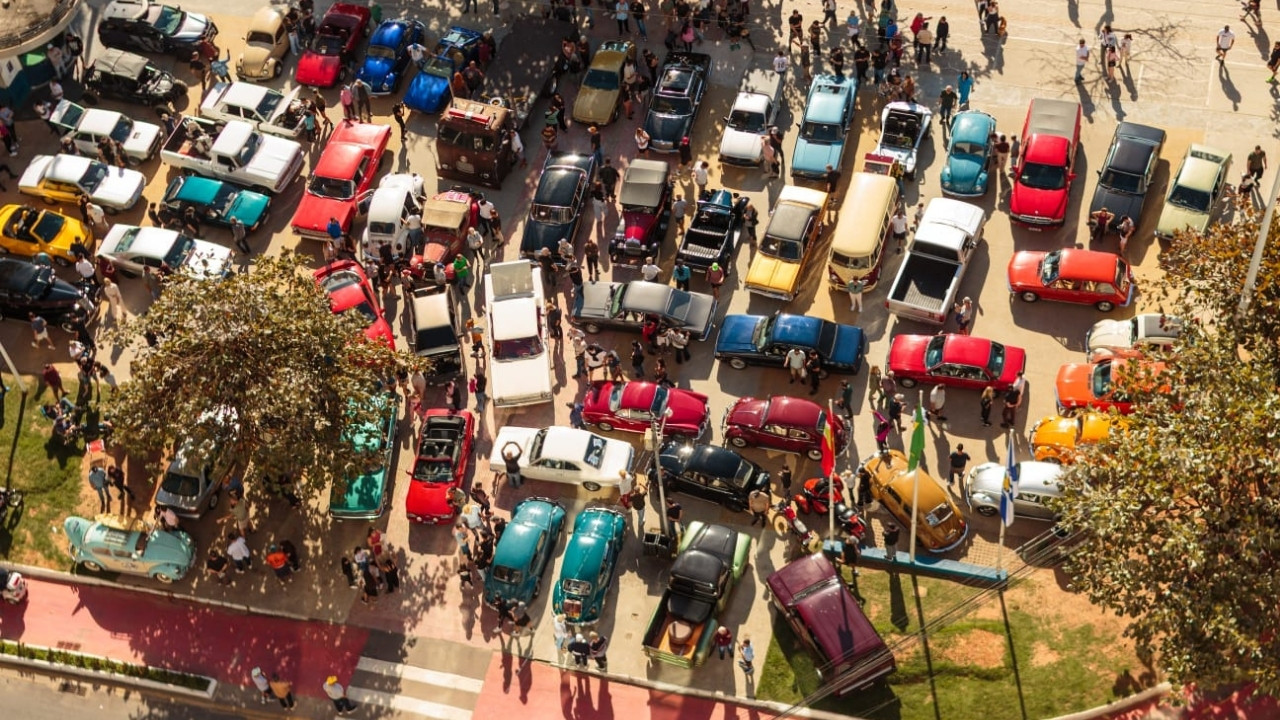 exposição de carros antigos em Balneário Camboriú,carros antigos BC,evento em Balneário Camboriú,turismo em Balneário Camboriú,Praça Almirante Tamandaré,veículos clássicos,colecionadores de carros antigos,cultura automotiva,lazer em Santa Catarina,eventos gratuitos em BC,programação turística,Secretaria de Turismo Balneário Camboriú,Prefeitura de Balneário Camboriú,Antigos BC Costa Esmeralda,exposição de veículos,encontro de carros antigos,atrações em Balneário Camboriú,turismo catarinense,eventos de domingo