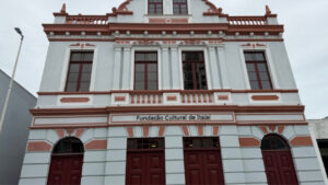Casa Burghardt restaurada,patrimônio histórico Itajaí,Museu de Arte de Itajaí MARTI,cultura em Itajaí,restauração de patrimônio SC,arquitetura eclética catarinense,Fundação Cultural de Itajaí,Galeria Municipal de Arte Dinyz Domingos,eventos culturais Itajaí,arte em Santa Catarina,preservação histórica,memória cultural,patrimônio arquitetônico,turismo cultural SC,Centro de Itajaí,espaços culturais,investimento cultural,exposições de arte,história de Itajaí,desenvolvimento cultural