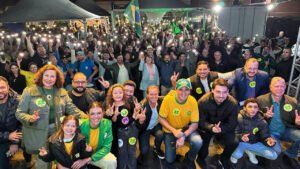 Carlos Humberto,PL Balneário Camboriú,nova sede PL SC,Partido Liberal Santa Catarina,evento político Balneário Camboriú,Jorge Seif,Jair Renan Bolsonaro,Eduardo Bolsonaro vídeo Estados Unidos,política catarinense,direita catarinense,diretório PL Litoral Norte,inauguração sede partidária,articulação política SC,eleições 2026 SC,Balneário Camboriú política,vereadores SC,deputados estaduais SC,movimento conservador Brasil,estrutura partidária PL,eventos políticos Santa Catarina