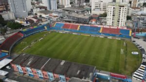Marcílio Dias Itajaí,Estádio Dr. Hercílio Luz,Gigantão das Avenidas,novo estádio Marcílio Dias,projeto arquitetônico estádio,futebol Santa Catarina,modernização estádio Itajaí,Rubro-Anil das Avenidas,esporte em Itajaí,Instituto Mais Itajaí,Centreventos Itajaí,Daniel Fernandes arquiteto,futebol catarinense,patrimônio esportivo Itajaí,estádio moderno SC,projeto do estádio Hercílio Luz