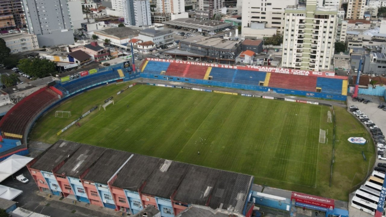 Marcílio Dias Itajaí,Estádio Dr. Hercílio Luz,Gigantão das Avenidas,novo estádio Marcílio Dias,projeto arquitetônico estádio,futebol Santa Catarina,modernização estádio Itajaí,Rubro-Anil das Avenidas,esporte em Itajaí,Instituto Mais Itajaí,Centreventos Itajaí,Daniel Fernandes arquiteto,futebol catarinense,patrimônio esportivo Itajaí,estádio moderno SC,projeto do estádio Hercílio Luz