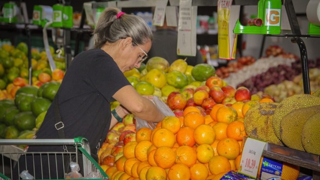 Procon de Navegantes,cesta básica em Navegantes,preço da cesta básica,pesquisa de preços,aumento da cesta básica,economia local,defesa do consumidor,direitos do consumidor,variação de preços,inflação nos alimentos,produtos básicos,preços em supermercados,consumo em Santa Catarina,Navegantes SC,Procon Santa Catarina,comparação de preços,economia doméstica,itens da cesta básica