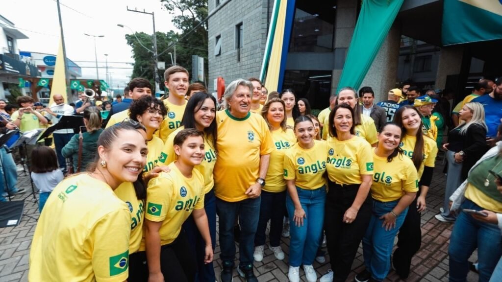 Camboriú na Copa,Copa do Mundo 2026,evento em Camboriú,torcida brasileira,Seleção Brasileira,transmissão Brasil x Marrocos,Prefeitura de Camboriú,programação Copa do Mundo,evento gratuito Camboriú,Ginásio Irineu Bornhausen,cultura em Camboriú,atrações culturais,futebol brasileiro,mobilização comunitária,torcida da Copa,Santa Catarina,eventos em Santa Catarina