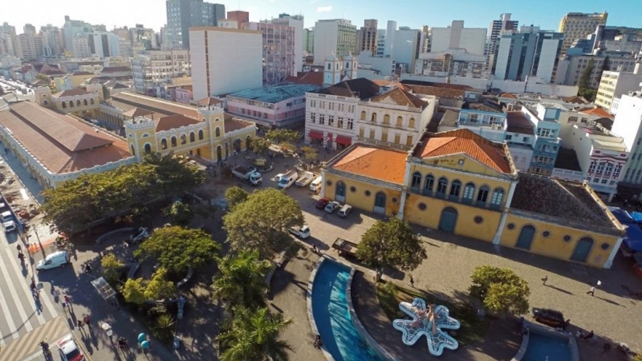turismo caminhável,destinos caminháveis,Centro Histórico de Florianópolis,turismo em Florianópolis,viagem a pé,caminhabilidade urbana,turismo urbano,experiências culturais,viagens sustentáveis,desenvolvimento urbano,mobilidade humana,roteiro em Florianópolis,pontos turísticos de Florianópolis,cultura local,economia do turismo,hospedagem em Florianópolis,turismo consciente,cidades caminháveis