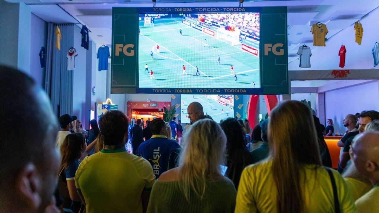 Arena Ginga Balneário Camboriú,estreia do Brasil na Copa 2026,Copa do Mundo 2026 Brasil,transmissão da Copa em Balneário Camboriú,Seleção Brasileira,FIFA Copa do Mundo,eventos em Balneário Camboriú,shows nacionais SC,programação da Copa,futebol em Santa Catarina,Barra Sul Balneário Camboriú,Atitude 67,Dubdogz,Fica Comigo,entretenimento esportivo,turismo de eventos,experiências imersivas,transmissão pública da Copa