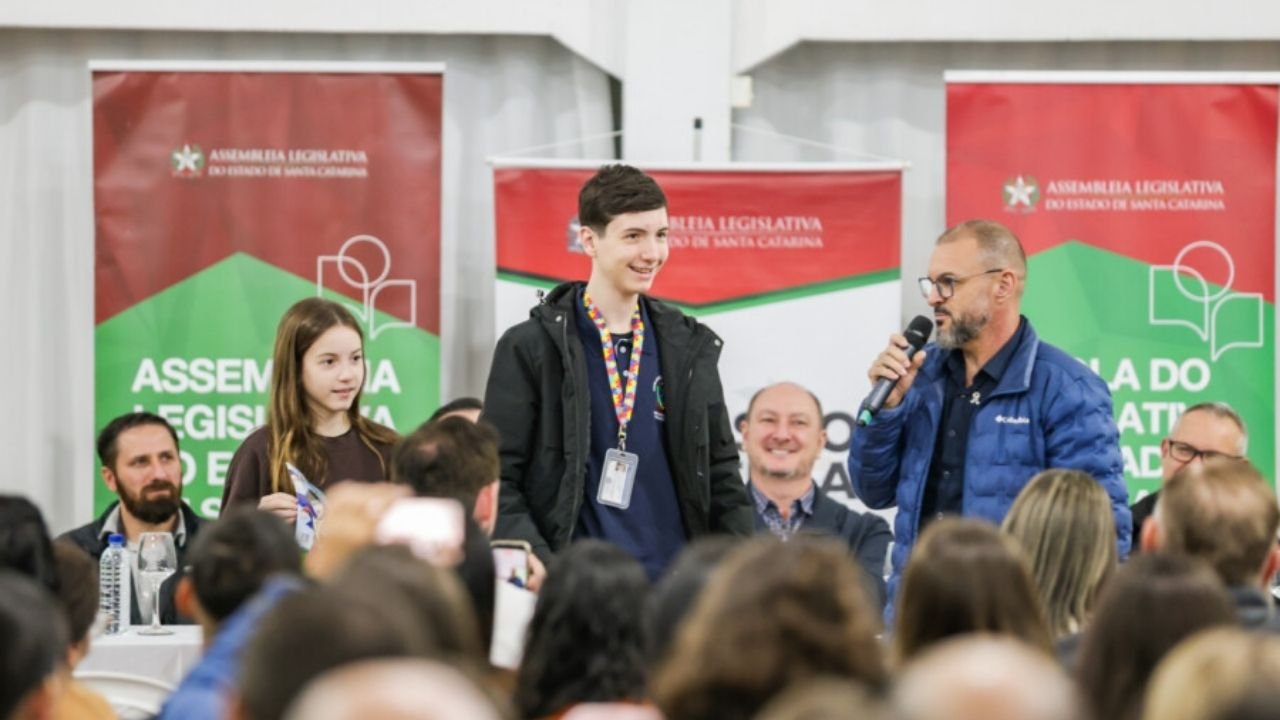 Seminário Regional de Autismo,autismo Santa Catarina,TEA,Transtorno do Espectro Autista,inclusão de pessoas autistas,direitos das pessoas com autismo,Maravilha SC,Oeste de Santa Catarina,políticas públicas para autismo,educação inclusiva,ciência ABA,famílias de autistas,conscientização sobre autismo,inclusão escolar,capacitação profissional