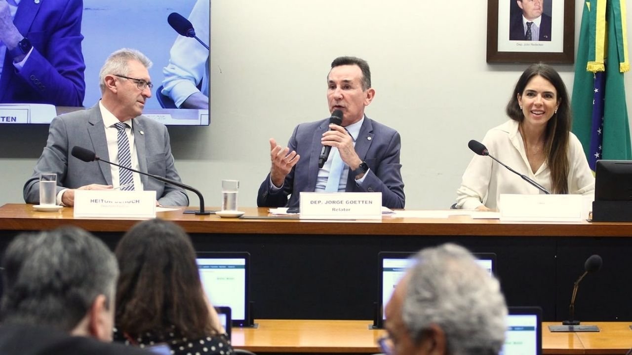 aumento limite MEI,novo enquadramento MEI,Microempreendedor Individual,MEI Santa Catarina,debate sobre MEI Florianópolis,Câmara dos Deputados MEI,PLP 108/21,faturamento MEI 2026,empreendedorismo SC,pequenos negócios Santa Catarina,Simples Nacional,Câmara pelo Brasil,economia catarinense,formalização de empresas,vagas de emprego e renda,setor produtivo SC,políticas para empreendedores