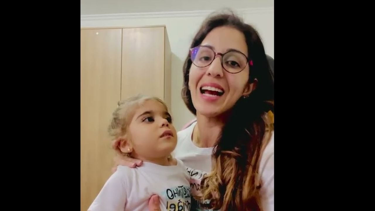 campanha solidária Lia,tratamento de Lia no México,células-tronco MUSE,lesão cerebral infantil,solidariedade em Santa Catarina,campanha de arrecadação,tratamento alternativo no México,filha de policial militar,recuperação neurológica infantil,apoio à Lia,vaquinha solidária,qualidade de vida infantil,tratamento com células-tronco,mobilização solidária,saúde infantil,desenvolvimento neurológico,campanha beneficente,tratamento internacional,ajuda para Lia,sorrisodalia