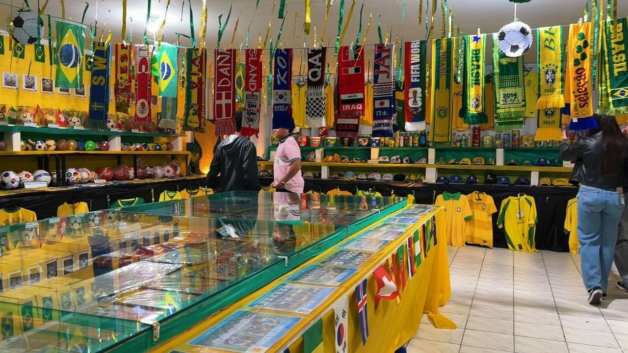 troca de figurinhas Copa do Mundo,Balneário Camboriú Copa do Mundo,álbum da Copa,evento em Balneário Camboriú,CEM Dona Lili,figurinhas Copa 2026,exposição Copa do Mundo,futebol em Santa Catarina,programação Copa do Mundo,eventos familiares BC,cultura esportiva,Bairro da Barra Balneário Camboriú,Seleção Brasileira,coleção de figurinhas,atividades escolares,turismo e eventos SC