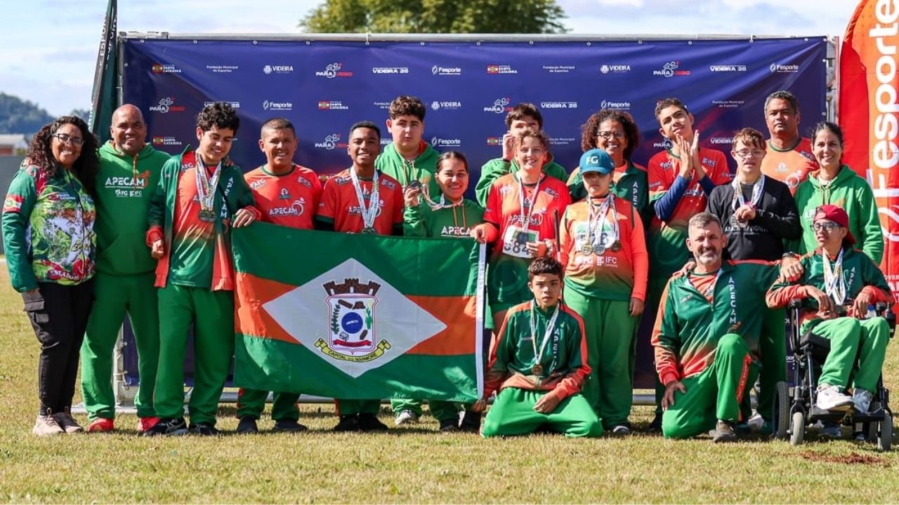Camboriú conquista medalhas,Camboriú no PARAJESC 2026,PARAJESC 2026 Santa Catarina,paradesporto em Camboriú,esporte inclusivo em Camboriú,atletas paralímpicos de Camboriú,medalhas de Camboriú,competição escolar paradesportiva,Jogos Escolares Paradesportivos de Santa Catarina,APECAM Camboriú,APAE Camboriú,atletismo paralímpico,bocha paralímpica BC4,parabadminton em Santa Catarina,tênis de mesa adaptado,esporte para pessoas com deficiência,inclusão social pelo esporte,Fesporte Santa Catarina,delegação camboriuense,paratletas catarinenses