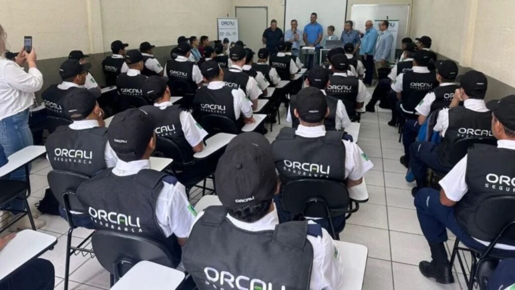 Blumenau,contrato de segurança Blumenau,escolas de Blumenau,creches de Blumenau,Operação Sentinela,Gaeco,investigação de corrupção,Orcali,Prefeitura de Blumenau,segurança escolar,vigilância armada em escolas,Ministério Público de Santa Catarina,contrato emergencial,controle de acesso escolar,reconhecimento facial em escolas,educação em Blumenau,gestão pública,licitação pública,Santa Catarina,segurança nas escolas