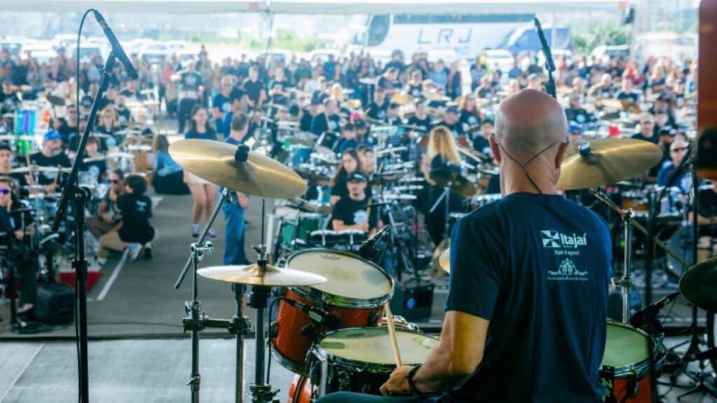 3º Baterahy Itajaí,festival de bateristas em Itajaí,baterista do Skank em Itajaí,Haroldo Ferretti,evento musical Itajaí,aniversário de 166 anos de Itajaí,cultura em Itajaí,rock em Itajaí,programação de aniversário Itajaí,Centreventos Itajaí,música ao vivo,festival de rock,eventos culturais Santa Catarina,Fundação Cultural de Itajaí,turismo e eventos Itajaí